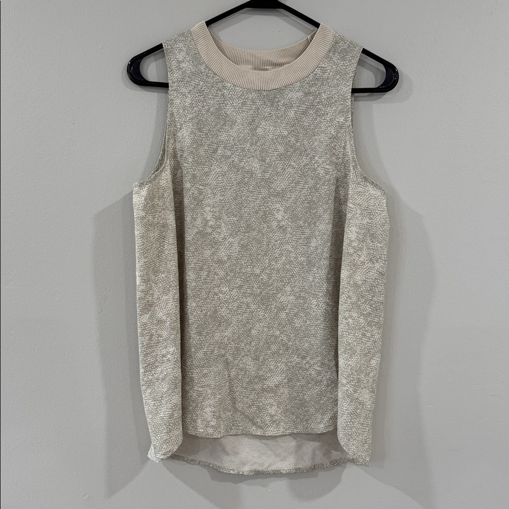 Athleta lightweight printed athletic athleisure crewneck top